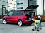 Volkswagen-Touran-2011-1600-13.jpg