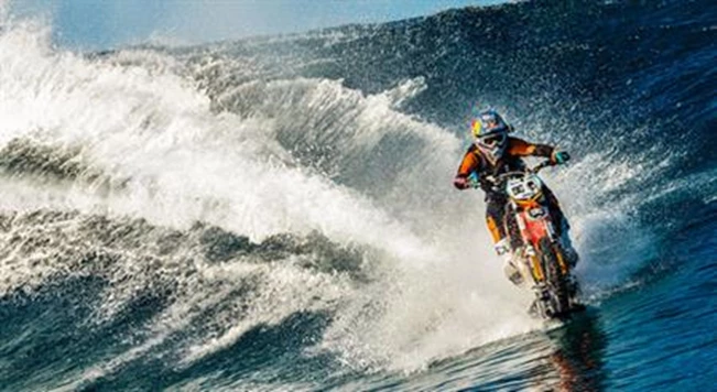 צפו: אופנוע ים  כ-ז-ה  עדיין לא ראיתם