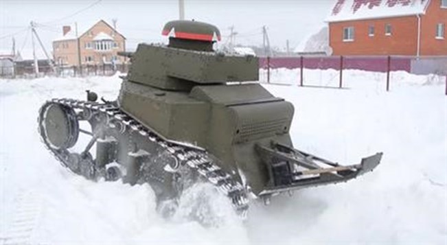 רק ברוסיה: בנו טנק בבית (ויש סרטון וידאו)