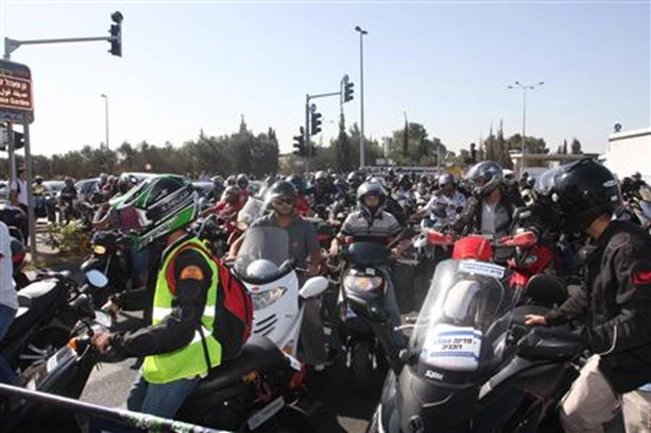 המאבק בביטוח אופנועים זולג אל תוך הכנסת