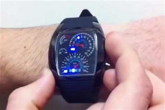 60 סל"ד: שעון בהשראת לוח מחוונים (וידאו)