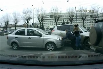 אי פעם דרסה אתכם מכונית ללא נהג? (וידאו)