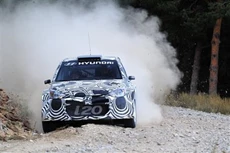 כתבה יונדאי ממשיכה בפיתוח ה-i20 WRC (וידאו)