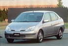 toyota-prius-sedan-front-side-0-422546.jpg