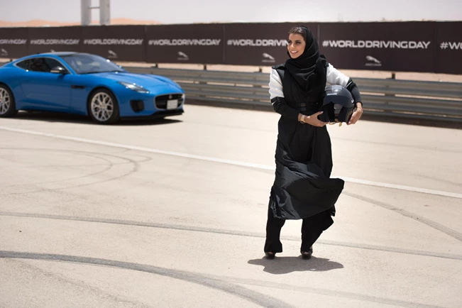 לראשונה בערב הסעודית: נהגת על מסלול המרוצים