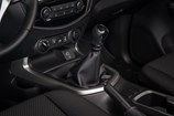 Nissan Navara King Cab - Gear stick 2.jpg