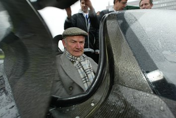 פרדיננד פיך, גדול מנהלי תעשיית הרכב, הלך לעולמו בגיל 82