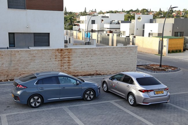 טויוטה קורולה מול יונדאי איוניק - מבחן דרכים השוואתי