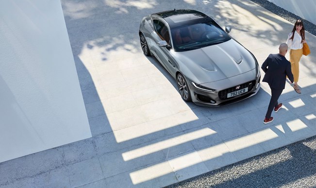 יגואר F-Type מתחדשת ומתחזקת: עד 575 כ