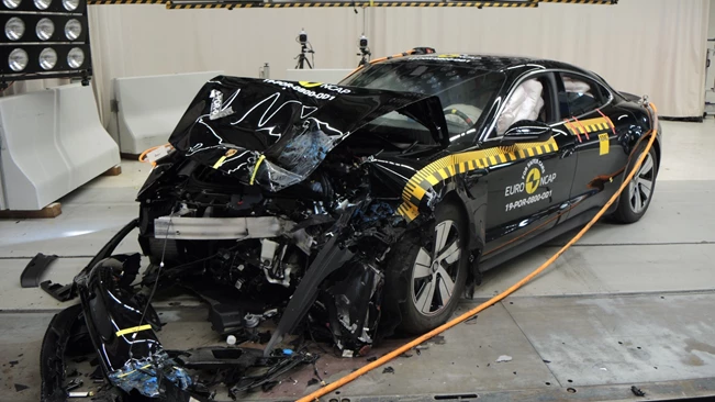 בטיחות: ג'יפ רנגייד מאכזב, טסלה שוב מרשימה טכנולוגית