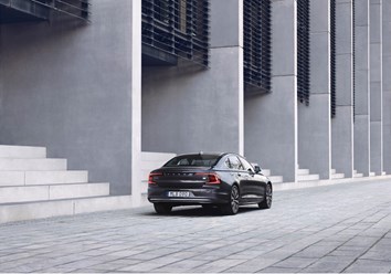 וולוו מרעננת את ה-S90 ו-V90