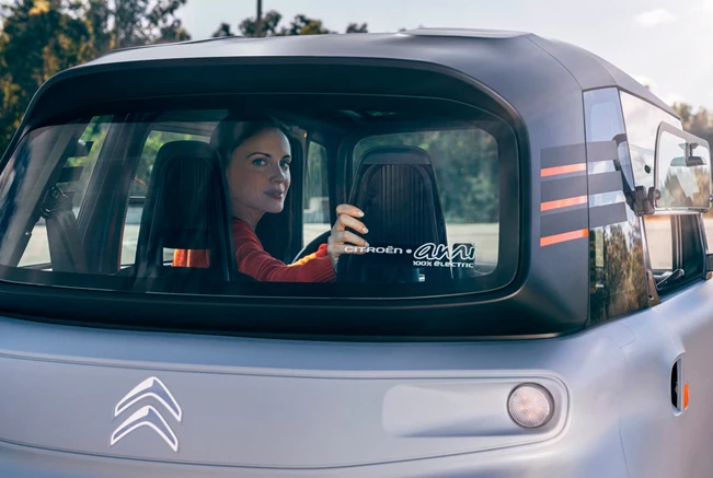 סיטרואן אמי - חשמלית זעירה בלי צורך ברישיון נהיגה