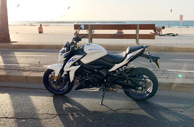 רוכבים על סוזוקי GSX1000S