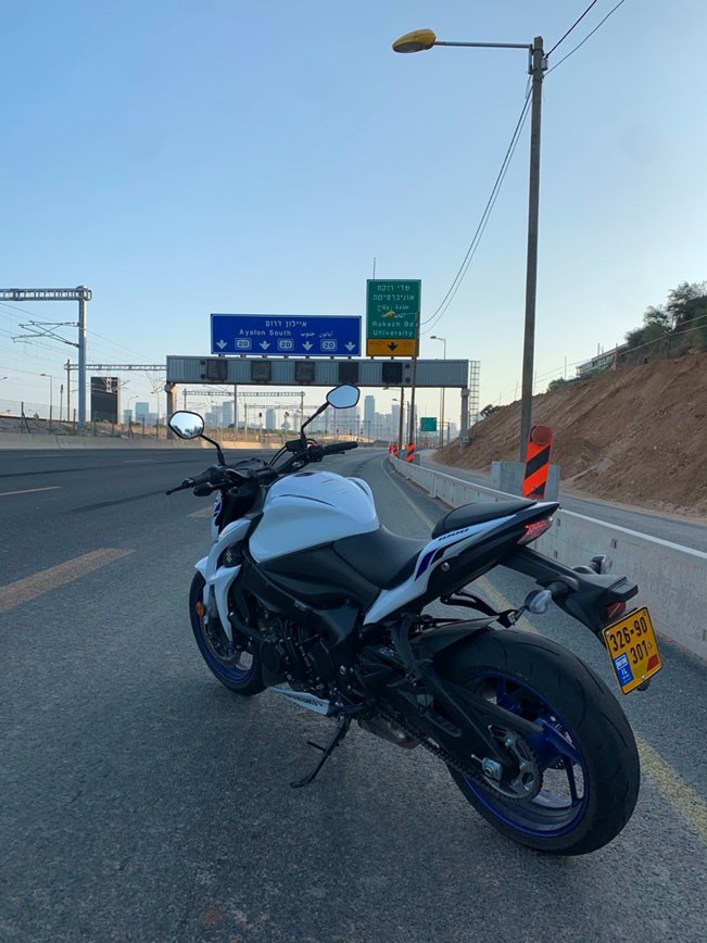 רוכבים על סוזוקי GSX1000S