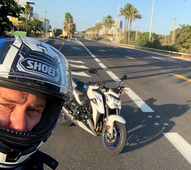 רוכבים על סוזוקי GSX1000S