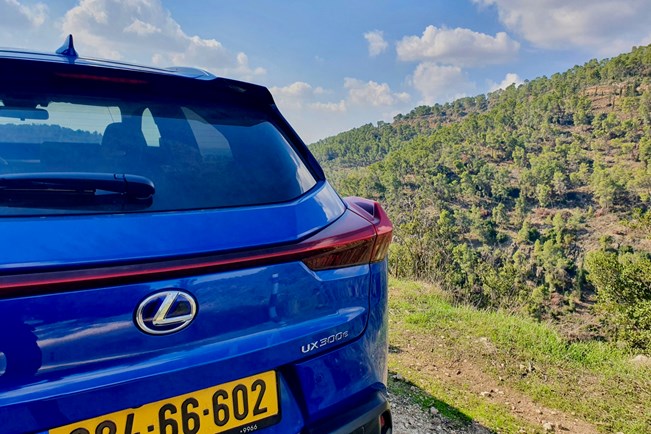 לקסוס UX300e 2021 משפר עמדות עם מחיר חדש – החל מ-228,000 שקלים