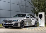 BMW-5-Series-545e-2021-10.jpg