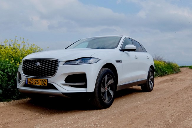 יגואר F-Pace - מבחן דרכים (מתיחת פנים)