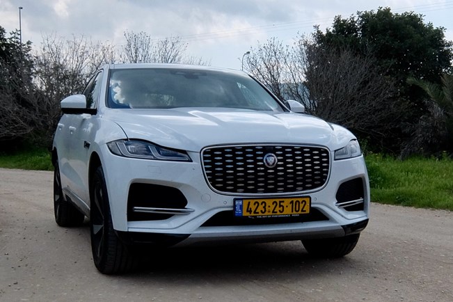 יגואר F-Pace - מבחן דרכים (מתיחת פנים)