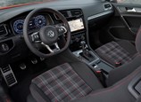 Volkswagen-Golf-2019-08.jpg