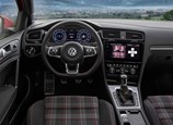 Volkswagen-Golf-2017-08.jpg