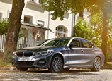 BMW-330e_Sedan-2019-01.jpg