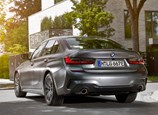 BMW-330e_Sedan-2019-02.jpg