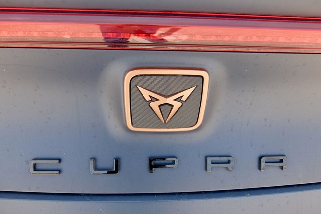 1643732