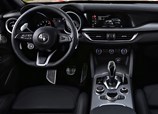 Alfa_Romeo-Stelvio-2021-06.jpg