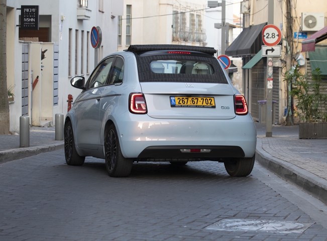 פיאט 500e - מבחן דרכים (קבריולה)