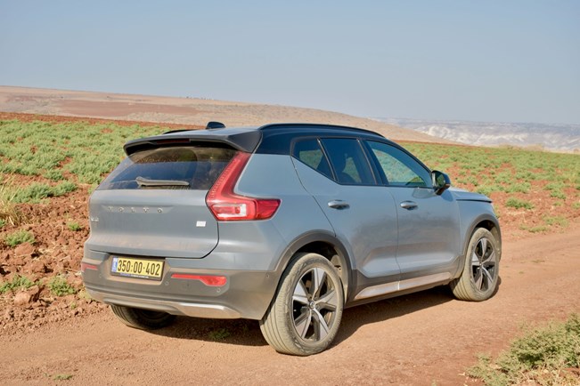 וולוו XC40 - מבחן דרכים (ריצ'ארג' P8, חשמלי)