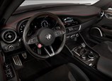 Alfa_Romeo-Giulia-2017-10.jpg