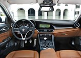 Alfa_Romeo-Giulia-2017-05.jpg