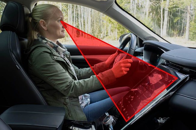מחקר חדש: מסכי מגע ברכב מסיחים את הדעת ומסוכנים