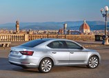 Volkswagen-Passat-2016-02.jpg