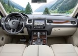 Volkswagen-Touareg-2017-04.jpg