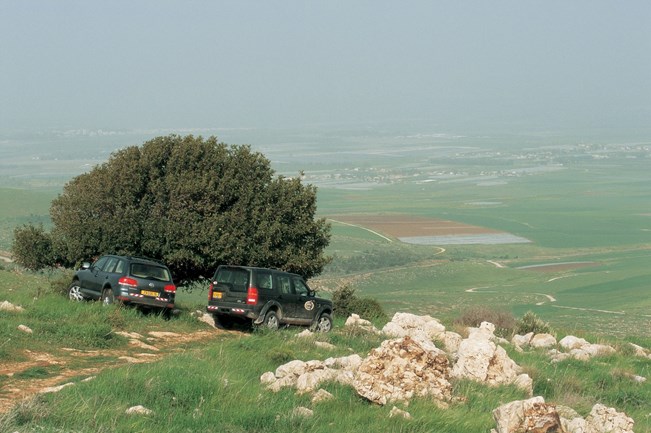 מבחן השוואתי - לנד רובר דיסקברי 3 מול פולקסווגן טוארג