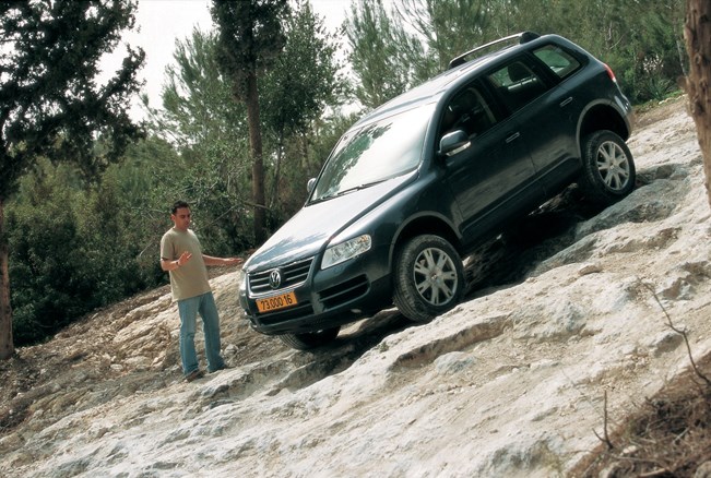 מבחן השוואתי - לנד רובר דיסקברי 3 מול פולקסווגן טוארג