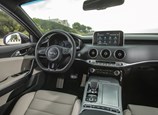 Kia-Stinger-2019-05.jpg