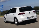 Volkswagen-Golf-2013-02.jpg