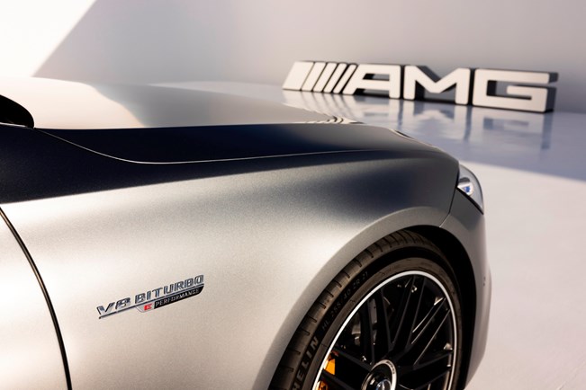 מרצדס S63 E AMG החדשה 2023: המון כוח, הרבה משקל