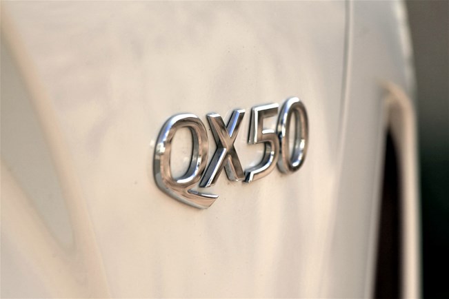 אינפיניטי QX50 סמל