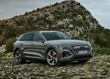 Audi-Q8_e-tron_quattro-2023-01.jpg