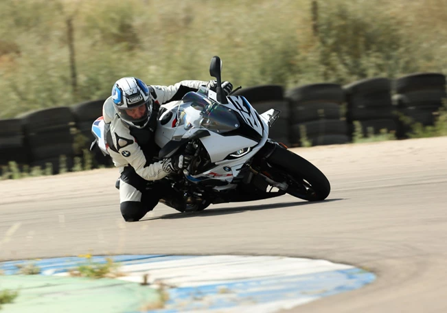 ב.מ.וו S1000RR בנסיעה