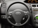 Toyota-Yaris-2010-06.jpg