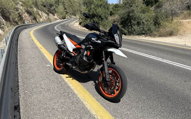 KTM 890 SMT הנאה מנהיגה