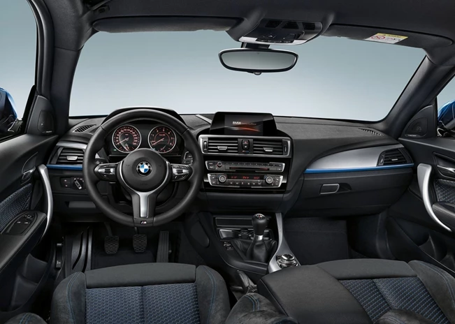 BMW סדרה 1 2016 סביבת נהג