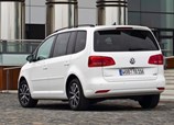 Volkswagen-Touran-2014-00.jpg