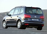 Volkswagen-Touran-2011-03.jpg