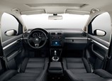 Volkswagen-Touran-2011-06.jpg